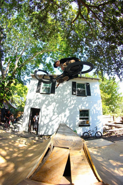 Tom V, Coplon, Backyard ramps, Noyer spins, Plus, Olson Austin, EXTREME, crash, NEW PRODUCTS 2015